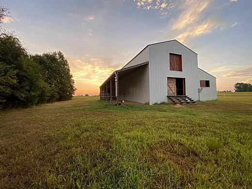 Barkley Farm Bed & Breakfast in Bethel Springs, Tennessee — photo 1
